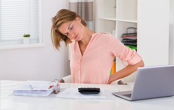 Actividad física, comportamientos sedentarios y malestar musculoesquelético durante la jornada laboral en modalidad presencial y en formato de teletrabajo.