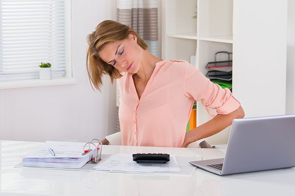 Actividad física, comportamientos sedentarios y malestar musculoesquelético durante la jornada laboral en modalidad presencial y en formato de teletrabajo.