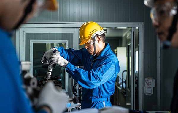 ¿Cómo prevenir los riesgos laborales al trabajar con altas temperaturas?