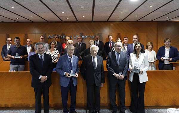 Mutua Universal distingue a 36 empresas asociadas por la confianza depositada durante más de 50 años