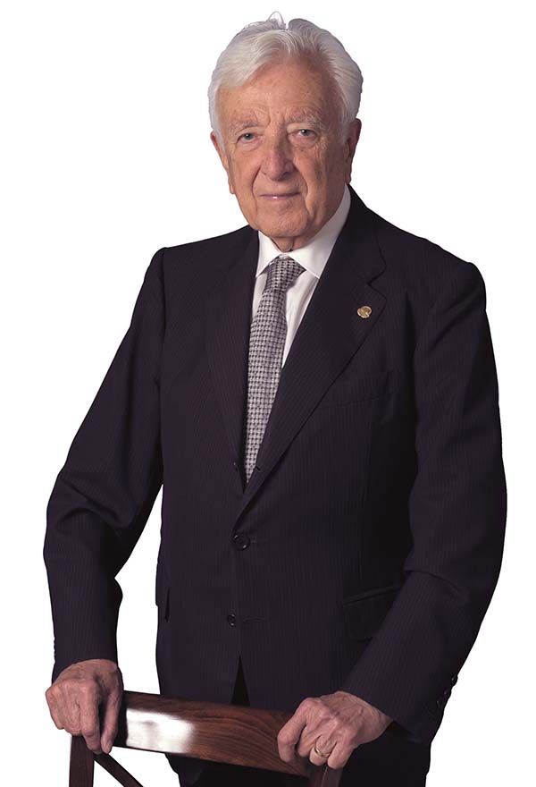 Juan Echevarría Puig cesa voluntariamente en la Presidencia de Mutua Universal