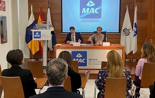 MAC entrega a Oakley College el Premio Alberto Guanche 2022 a las mejores prácticas en PRL