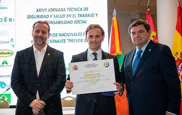 Pedro Guerrero recibe la Medalla de Oro al Mérito Profesional del CGRICT