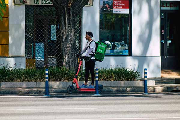 Medidas preventivas durante el uso de bicicletas y patinetes