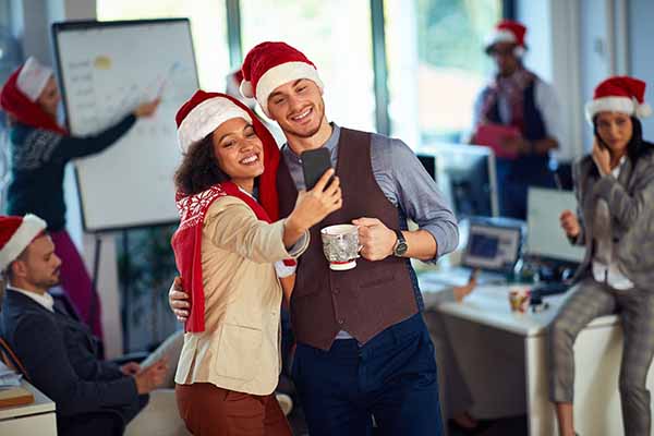 Luces de Empatía: Un Cuento Navideño sobre Inteligencia Emocional en el Trabajo