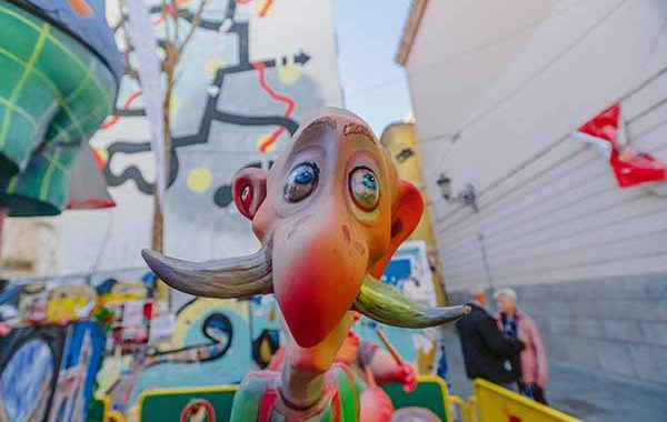 Guía de prevención de riesgos laborales en la elaboración y montaje de fallas y hogueras