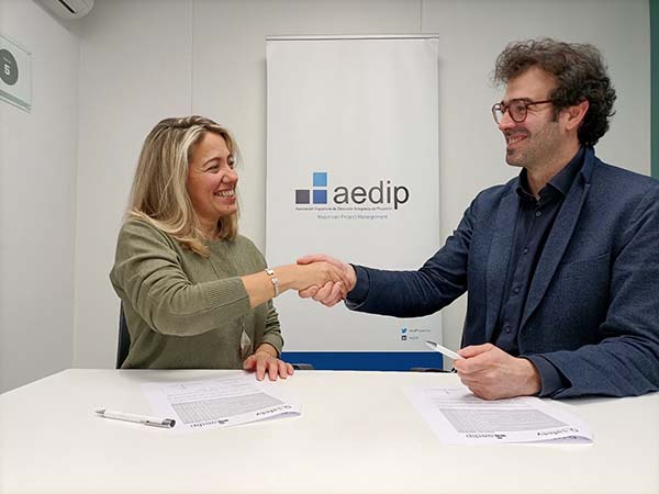 Ana López, Directora General de Q-safety y José Gil, Secretario General de AEDIP