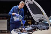 ¿Qué operaciones de coche son las que realizan los conductores españoles por ellos mismos?