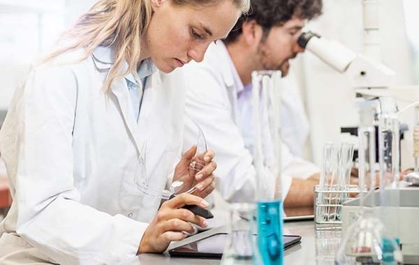Quirónprevención y XTART Formación Profesional desarrollan juntos el primer ciclo de Técnico de Laboratorio especializado en salud laboral