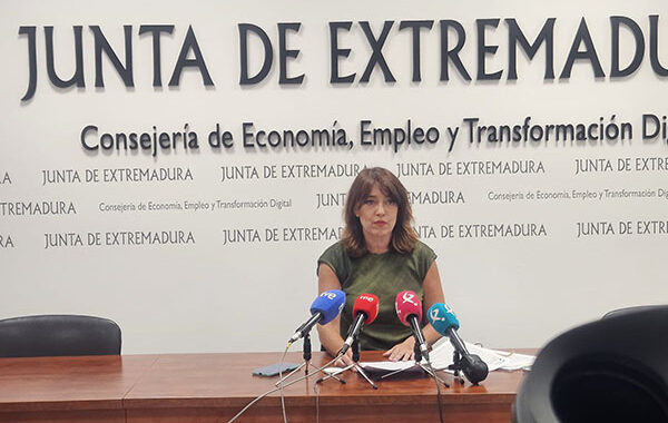 La JuntaEX subvenciona la retirada segura de cubiertas de amianto y fomentará la seguridad y salud de los trabajadores