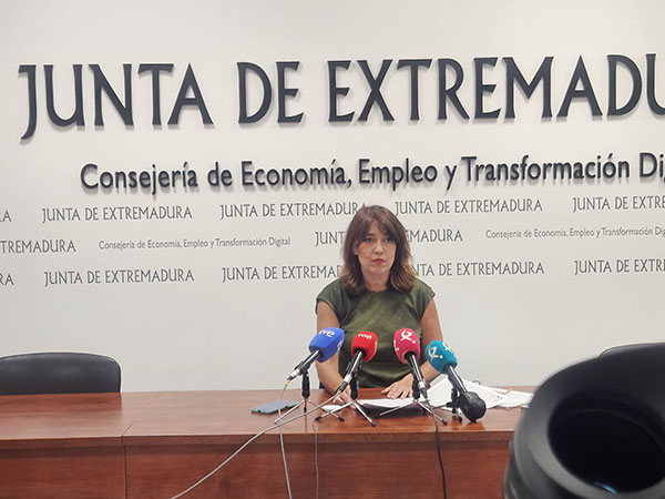 La JuntaEX subvenciona la retirada segura de cubiertas de amianto y fomentará la seguridad y salud de los trabajadores