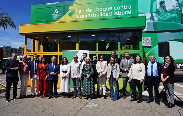 La unidad móvil de la Junta de Andalucia lleva la PRL a 45 municipios