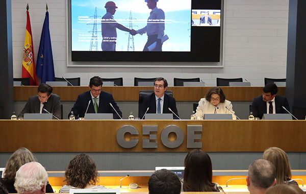 Actualización del estándar de PRL para unificar y mejorar la formación requerida en seguridad laboral en el sector eléctrico