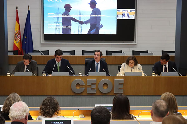 Actualización del estándar de PRL para unificar y mejorar la formación requerida en seguridad laboral en el sector eléctrico