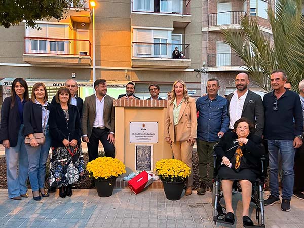 homenaje_zapatos_paredes